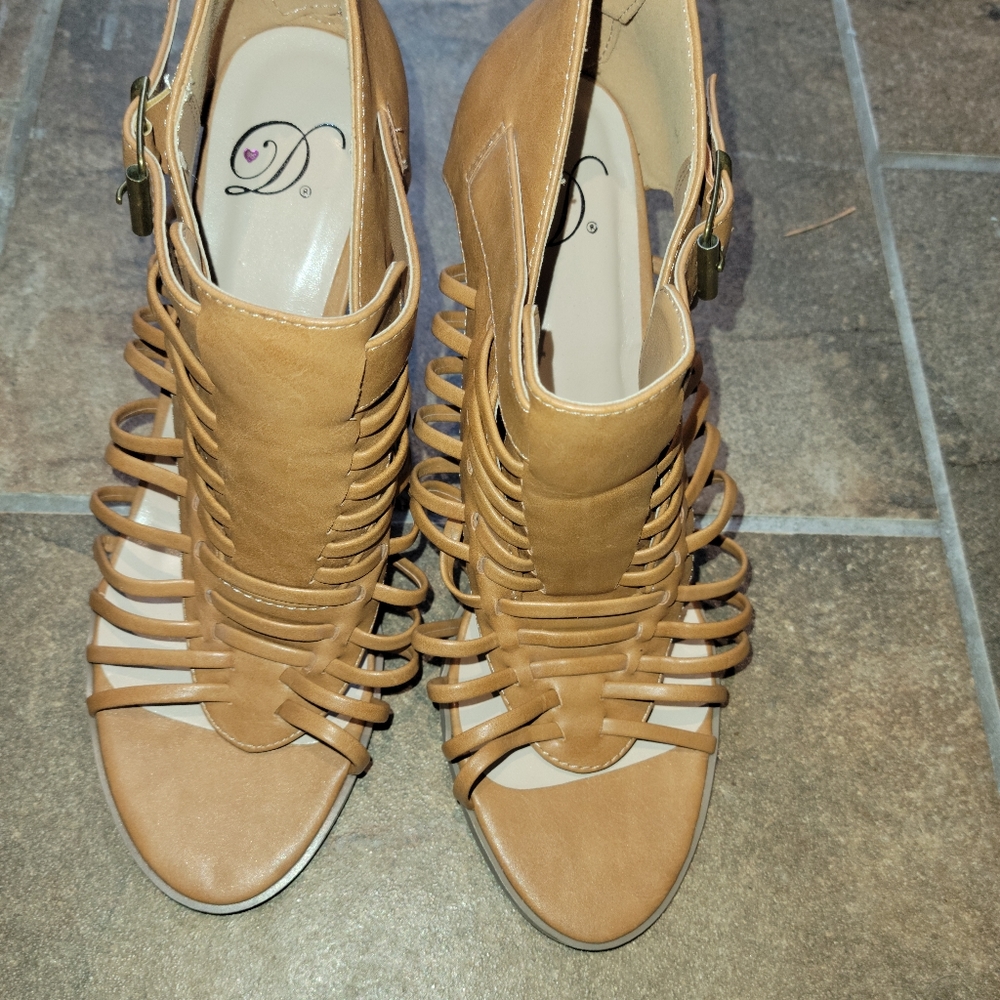 Sandals - Picture 6 of 6